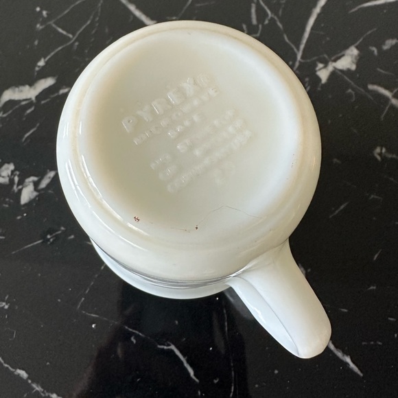 Vintage Pyrex Milk Glass Creamer Mug - Picture 5 of 6